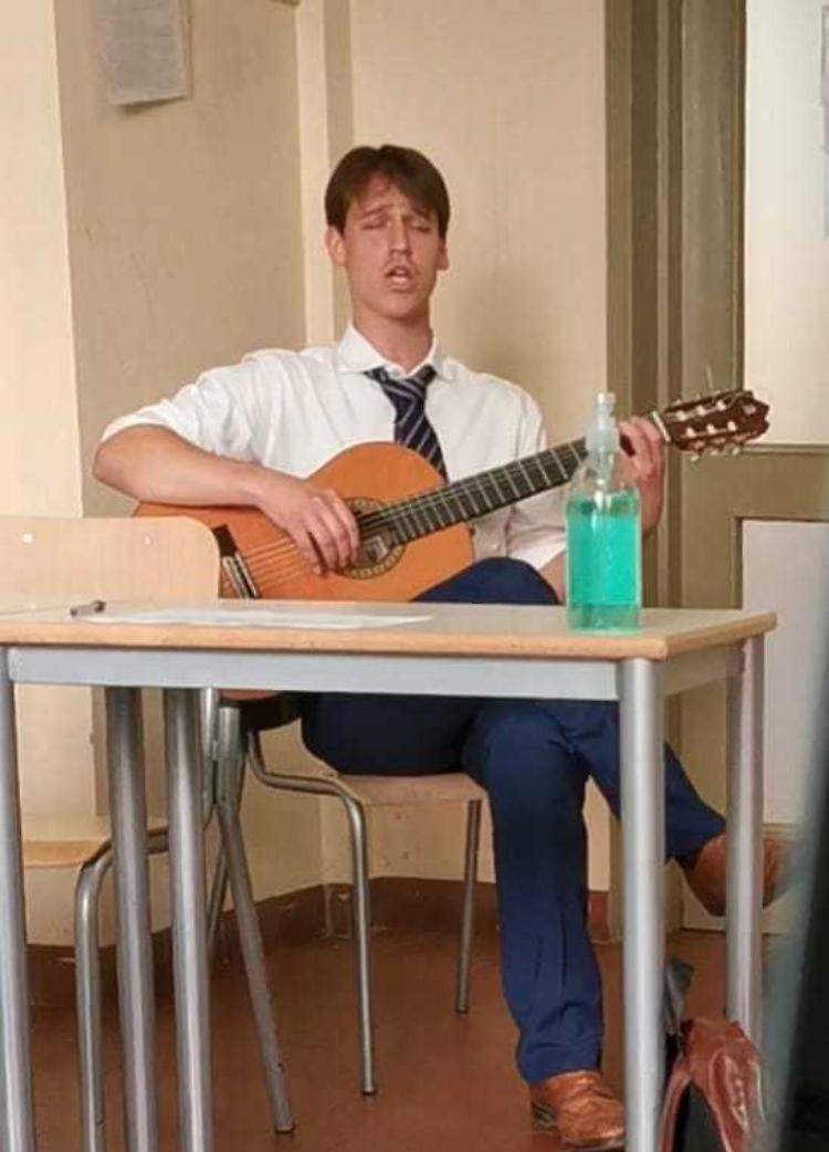 L’esame speciale  di Michele: maturo con la chitarra