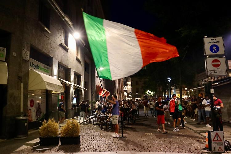 Per i campioni d'Europa un'esplosione di gioia in tutta la provincia