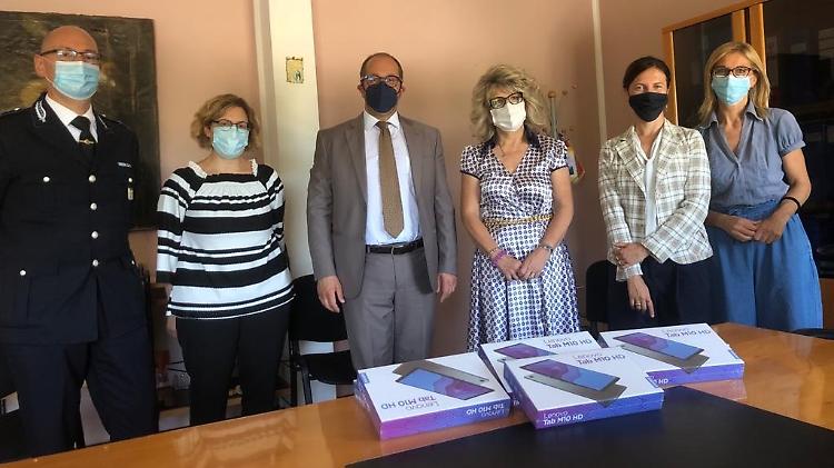 Solidarietà in carcere: donati 7 tablet ai detenuti
