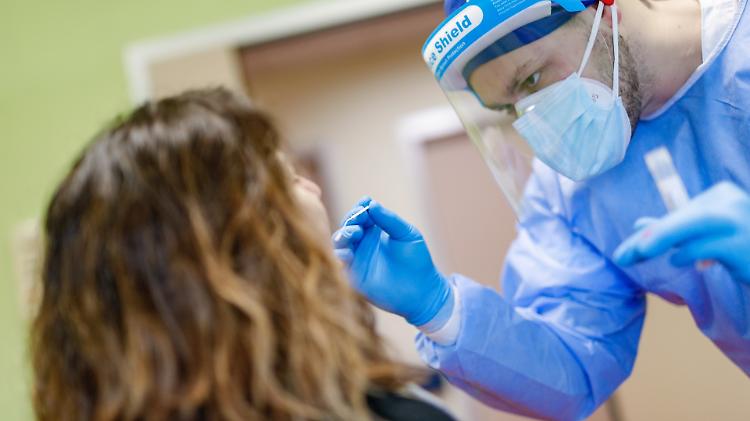 In Lombardia +30 ricoveri, in provincia 31 nuovi positivi