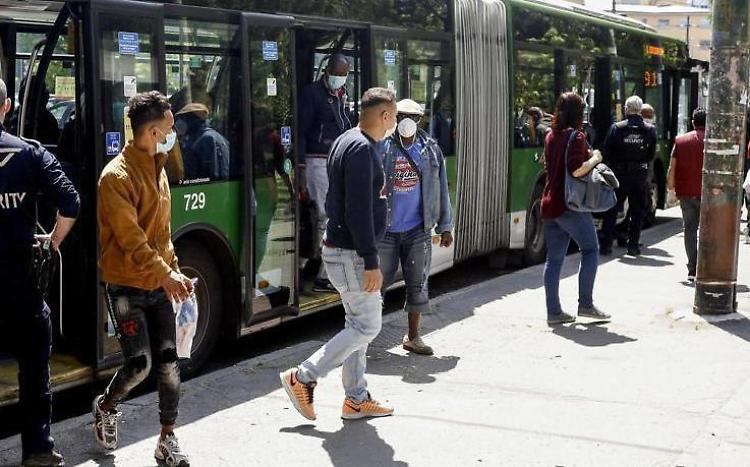 "Scuola, con bus all'80% doppi ingressi inevitabili"