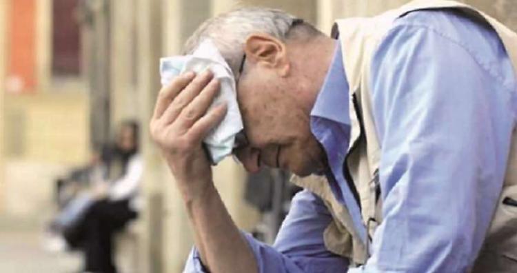 Caldo e anziani: i quattro consigli per star bene