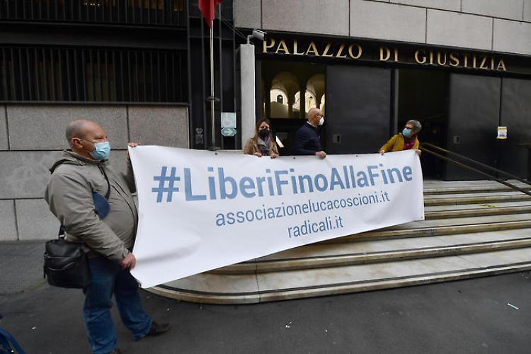 Eutanasia legale,  i promotori del referendum: raggiunte 500 mila firme