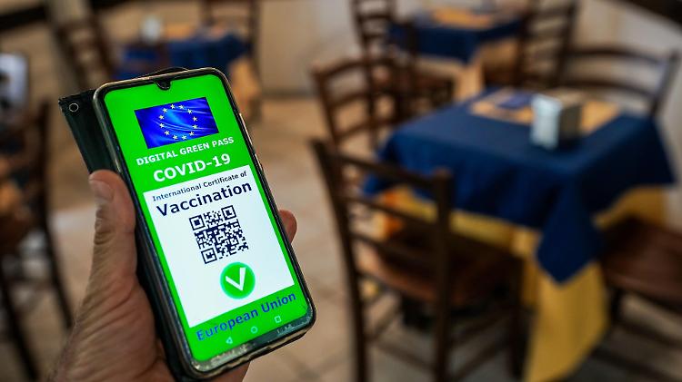 Al bar senza Green pass, multati cliente e titolare