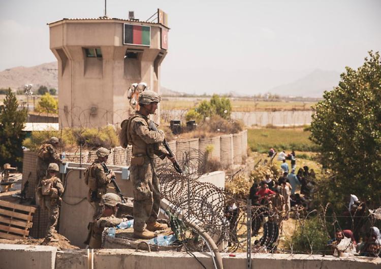 Afghanistan: almeno 3 morti nella calca all'aeroporto di Kabul