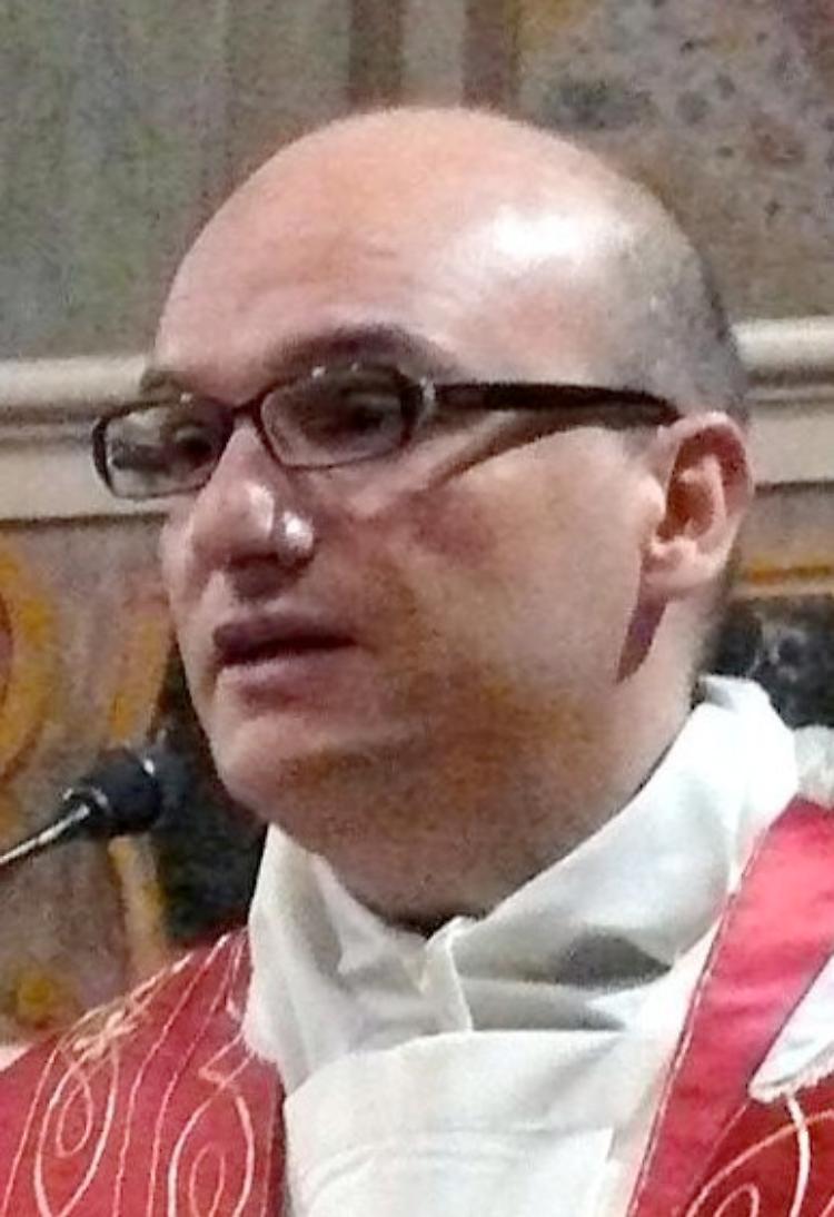 Vaccino ai malati terminali, don Lucini favorevole: «Sì, così si va oltre l’abisso nella dignità»