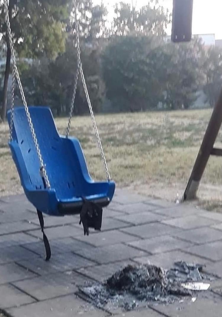 Altalena bruciata, Pizzighettone nel mirino dei vandali