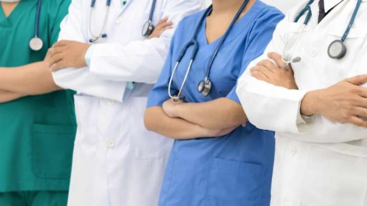 Sanitari no-vax: sospensione per 63
