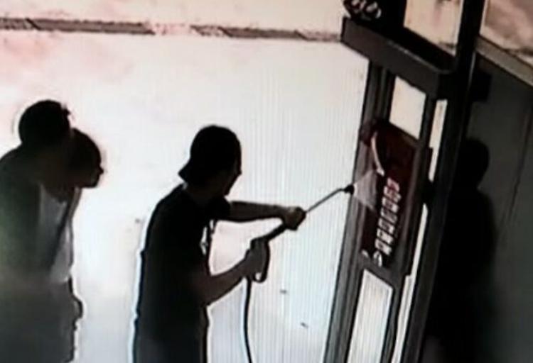 Gettoniera dell’autolavaggio in corto circuito, 6 giovani denunciati