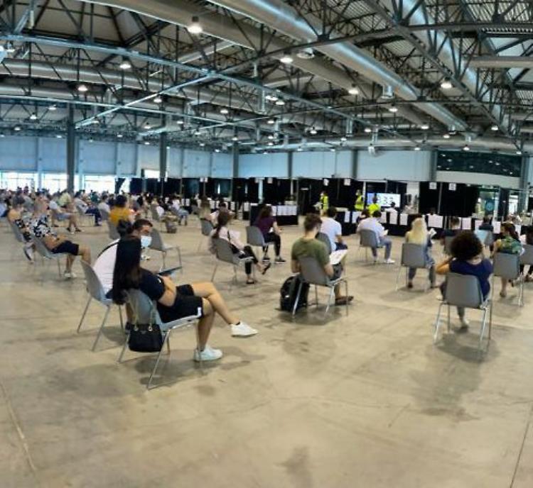 All’hub con l’avvocato: «sceneggiata» no vax