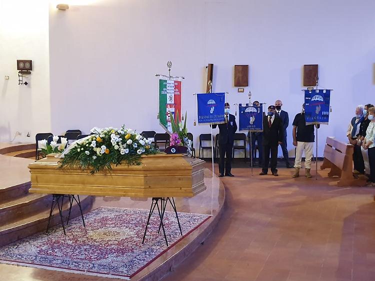 L'ultimo saluto a Dada, «piccolo grande uomo» amato e rispettato da tutti
