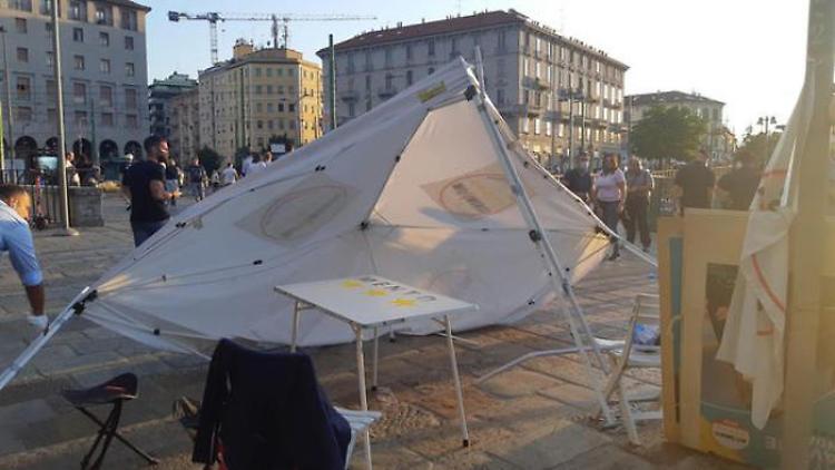 Assalto a gazebo: due No vax indagati a Milano. Di Maio: vile aggressione