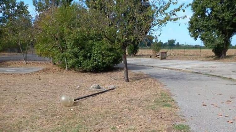 Gerre, vandali distruggono l'area di sgambamento cani