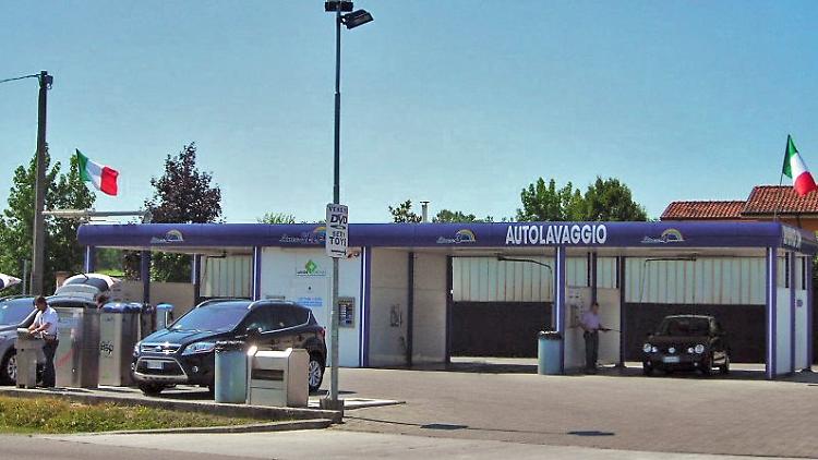 Altro furbetto dell'autolavaggio, gettoniera in tilt con la lancia