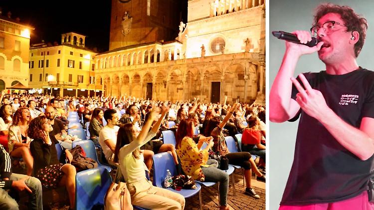 Il cantautorap di Willie Peyote accende piazza del Comune