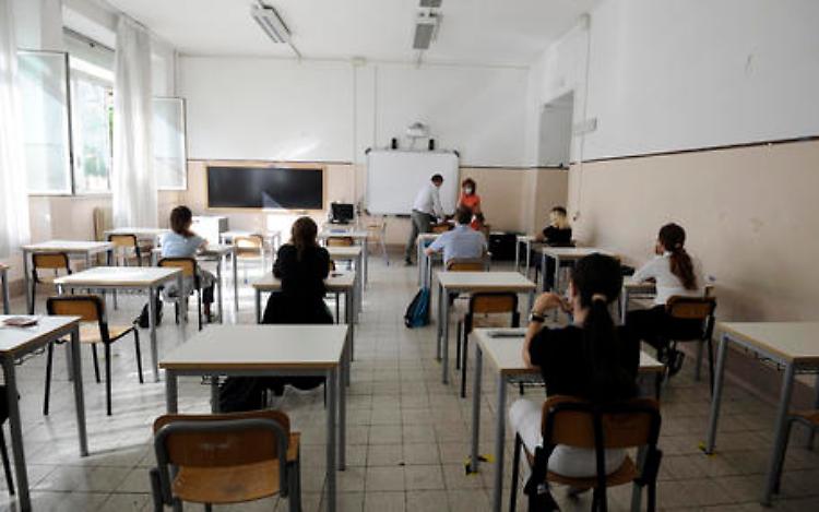 Green pass: bozza decreto, obbligo per chiunque entri a scuola