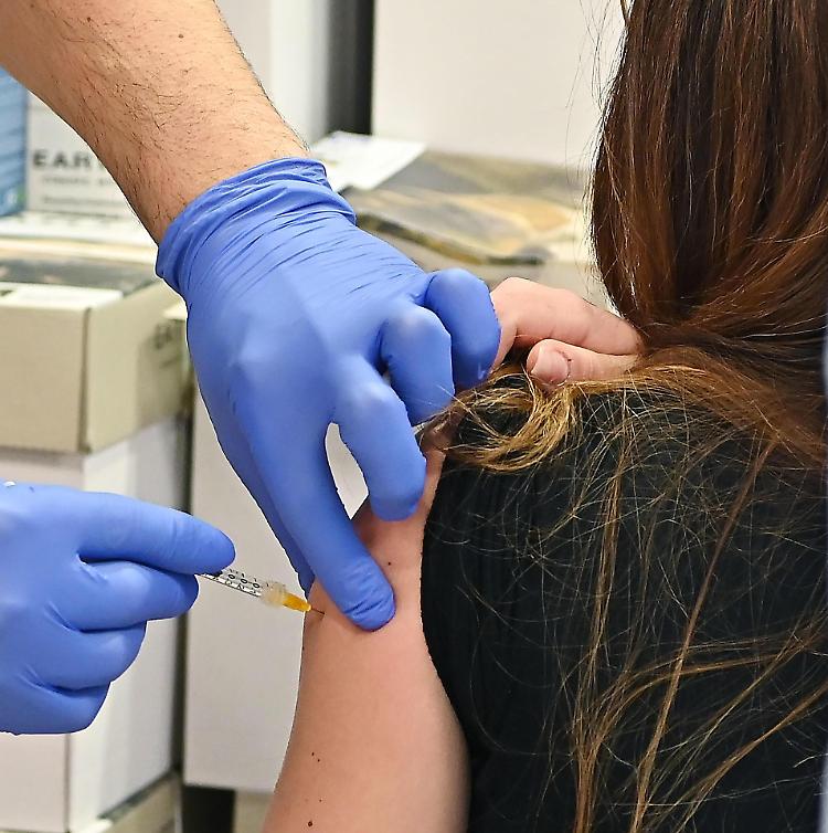 Terza dose, l'Asst di Cremona: «Noi siamo già pronti per ripartire»