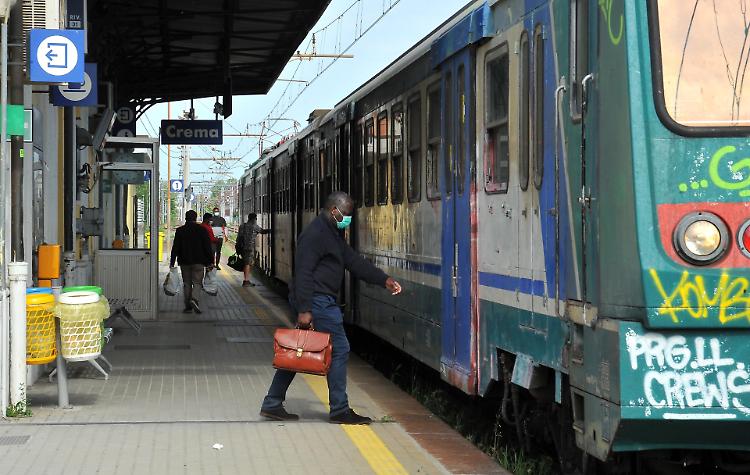 Treni, pressing sulla Regione:  «Ora il raddoppio della linea, non possiamo più aspettare»