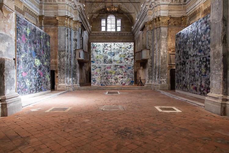 La storica chiesa sconsacrata di San Carlo rinasce con l'arte contemporanea