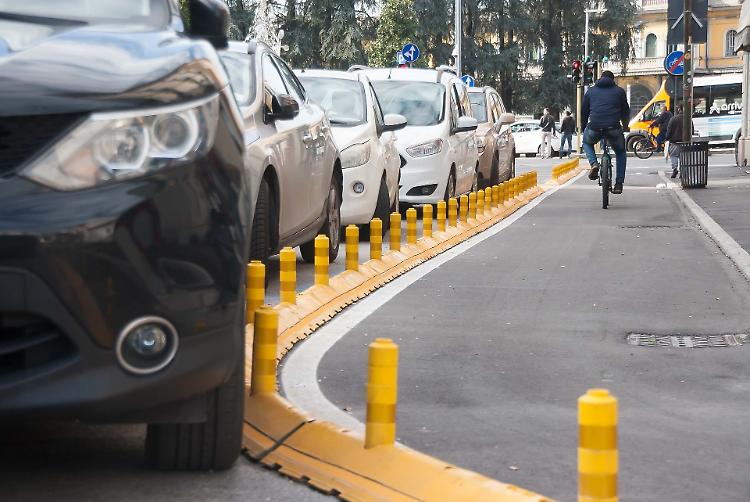 I «controsensi  ciclabili»: nelle strade corsie dedicate