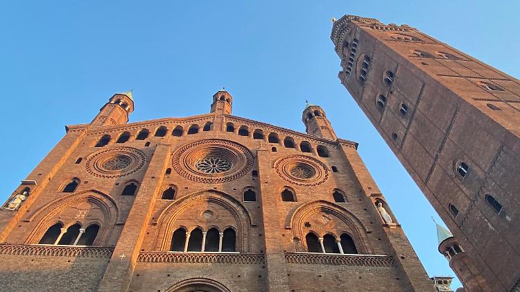 Duomo, conclusi i lavori alla facciata nord. Via i ponteggi, finalmente
