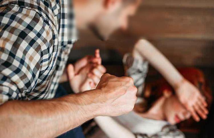Ostiano,  calci e pugni alla moglie: intervento nella notte dei Cc