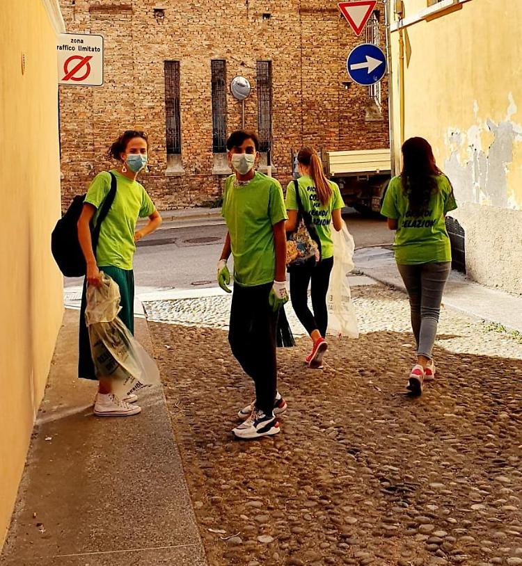 Piccole cose per grandi relazioni: a Cremona 100 giovani all’opera