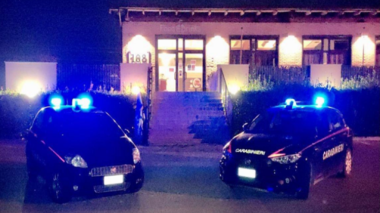 Balli proibiti al bar: identificati 65 clienti e locale chiuso per 5 giorni