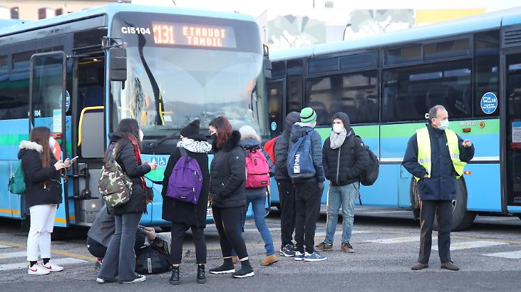 Scuola, ingresso unico o doppi turni? Si decide nelle prossime ore