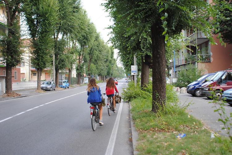 Ciclabili in città, lavori in via Giuseppina: ospedale più vicino