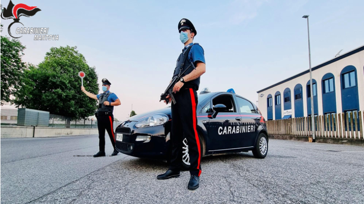 Pesta la madre disabile e il padre: arrestato dai carabinieri