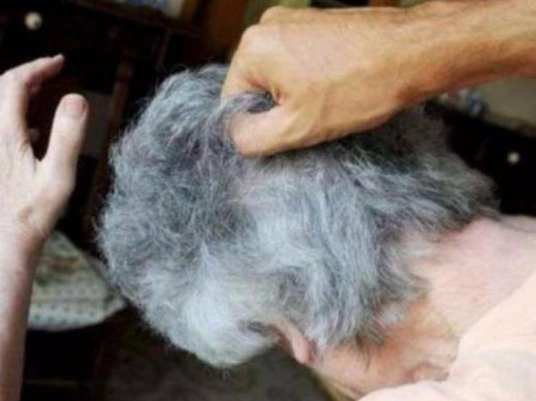Minacce di morte, spintoni e percosse alla madre: 35enne denunciato