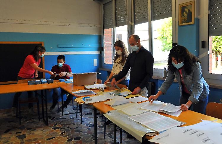 Cremona, seggi chiusi: ha votato il xx% degli aventi diritto