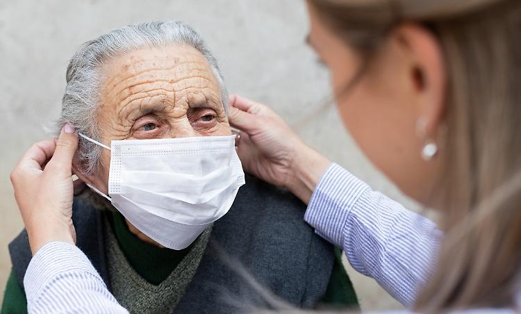 Grido d’allarme delle Rsa: «Sempre meno personale»