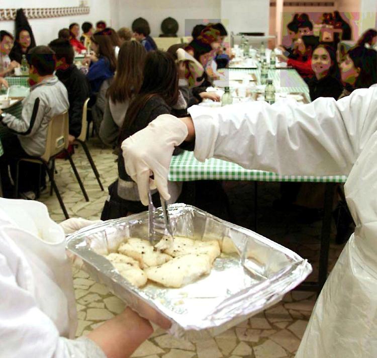 Bimbo di 7 anni rischia di soffocare alla mensa scolastica