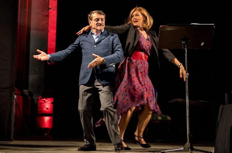 Giacomo (senza Aldo e Giovanni) all’auditorium  di Sospiro con Daniela Cristofori