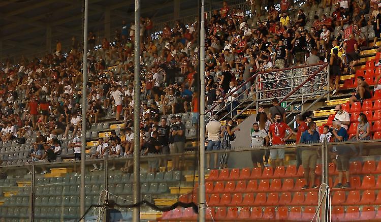 Allo Zini più tifosi: negli stadi la capienza al 75%