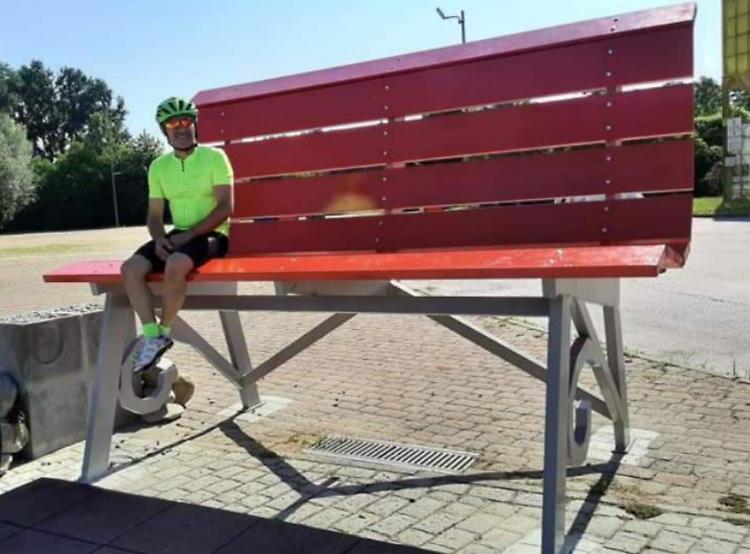 Dece traslocare e trovare una nuova casa la panchina gigante di Gerre