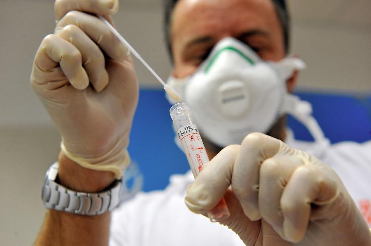 Covid, in calo i contagi e i ricoveri: scende la curva pandemica