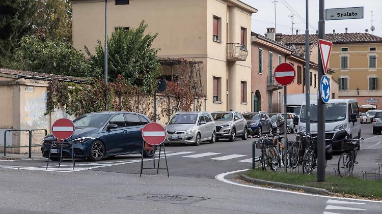 Via Bissolati in rivolta: contro il senso unico scatta la raccolta firme