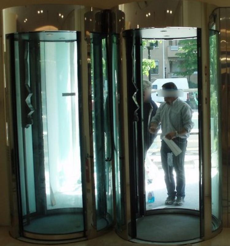 &laquo;Bussola&raquo; di una banca nei rifiuti: &egrave; giallo