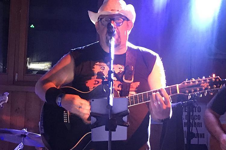 Guitar Bar: una serata all'insegna del buon cibo e della buona musica al Palabosco