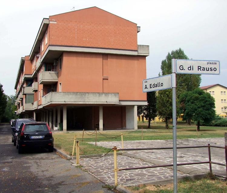 Nelle case popolari «garage a rischio incendio»