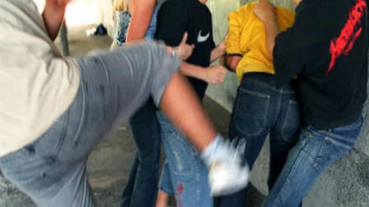 Pestato dal branco al Cambonino, denunciati i tre giovani autori