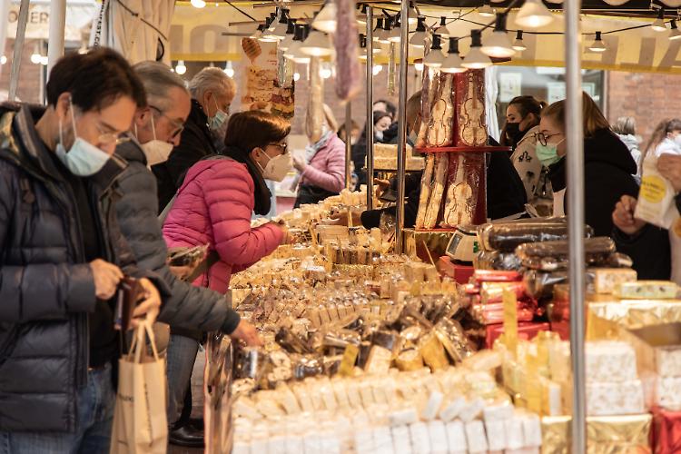 Torrone, al gran ballo finale con la presenza del governatore Fontana