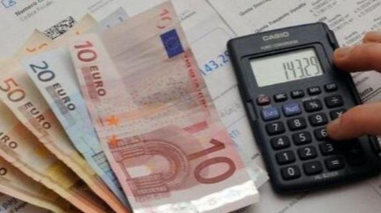 Luce, gas e carburanti: i prezzi galoppano