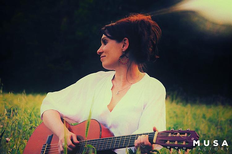 Allo Spoon musica live con il concerto di Chiara Effe