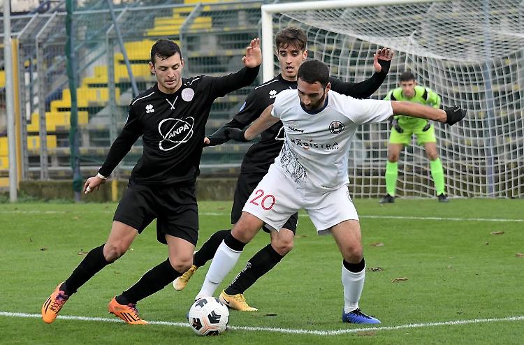 Crema in dieci per 70', al Voltini passa il Legnano