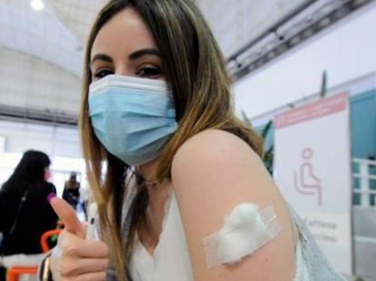 Terza dose, in Lombardia al via le prenotazioni per la fascia 18-39 anni