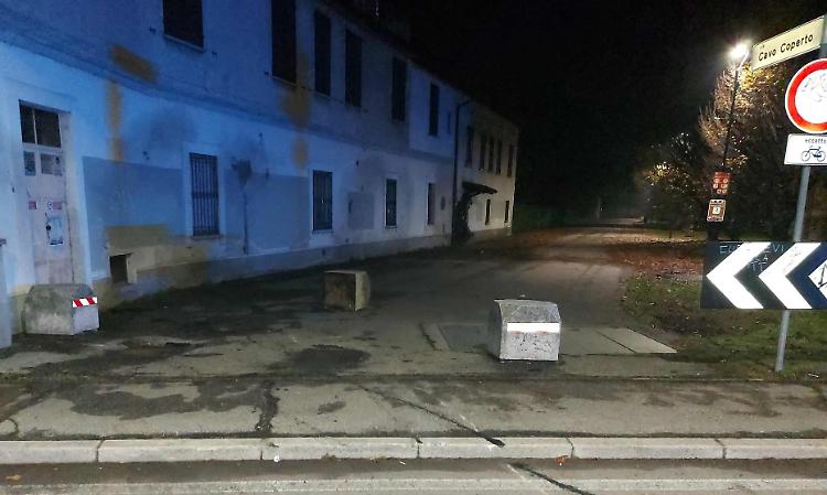 Si schianta, fa danni e fugge: individuato da vigili e poliziotti
